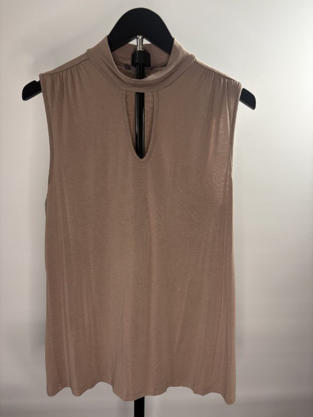 Jennifer Lopez Beige Sleeveless Keyhole Neckline Choker Cut Top Tunic Collar (M) - Picture 3 of 10